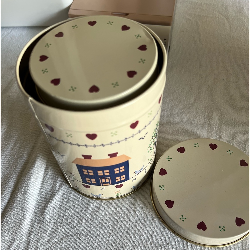 Set 3 Christmas nesting tins